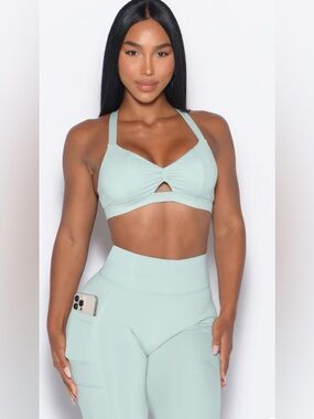 BOMBSHELL SPORTSWEAR SWEETHEART SPORTS BRA
Style: 01010321- EUC!